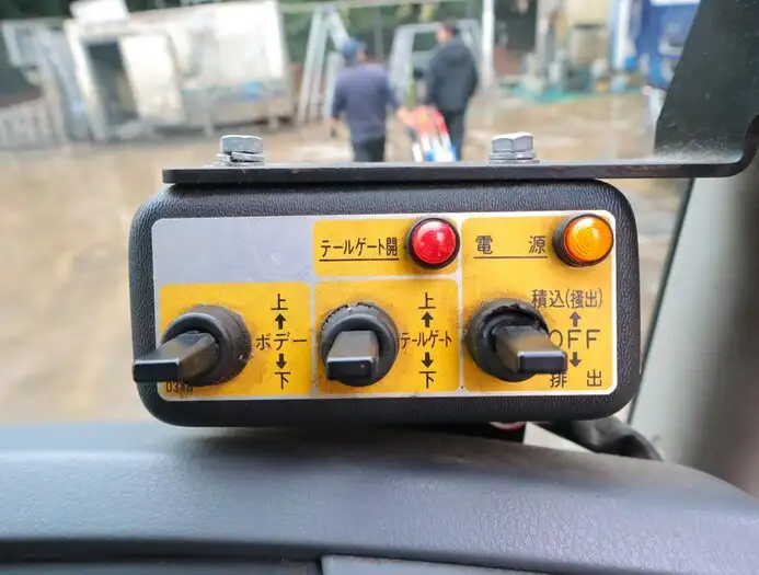 三菱 ファイター 中型/増トン パッカー車 巻き込み式 ベッドの中古トラック画像15