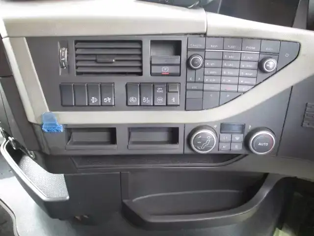 ボルボ トラック 大型 トラクター ハイルーフ 1デフの中古トラック画像12