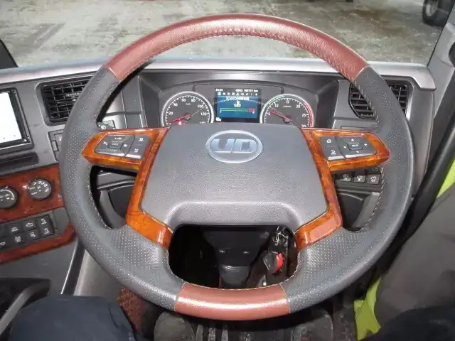 日産UD クオン 大型 トラクター ハイルーフ 1デフの中古トラック画像9