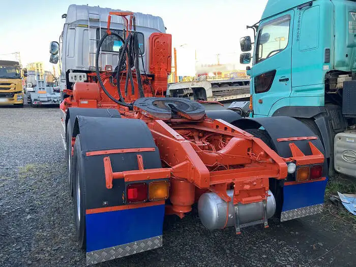 いすゞ ギガ 大型 トラクター ハイルーフ 2デフの中古トラック画像4