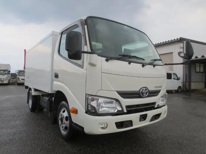 トヨタ トヨエース 小型 冷凍冷蔵 低温 床ステンの中古トラック画像4