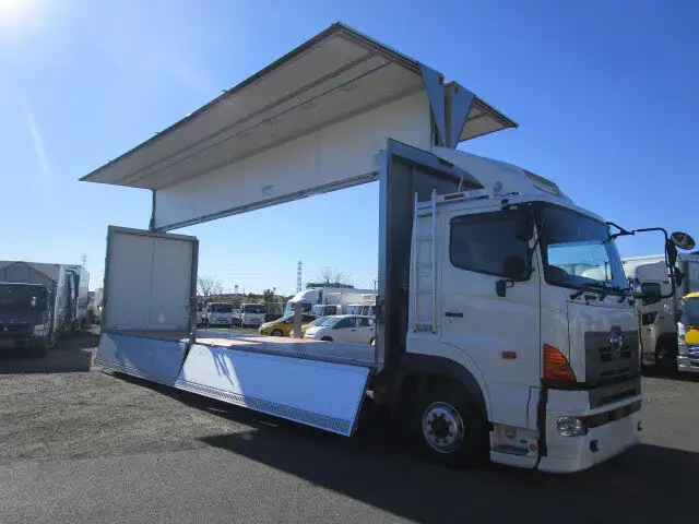 日野 プロフィア 大型 ウイング エアサス ベッドの中古トラック画像2