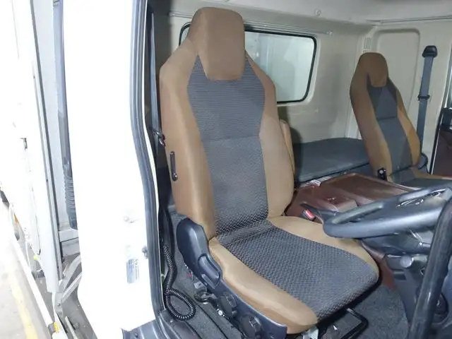 日野 レンジャー 中型/増トン ウイング エアサス ベッドの中古トラック画像9