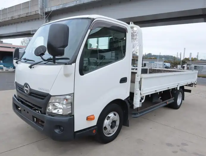 日野 デュトロ 小型 平ボディ TKG-XZU710M H27の中古トラック画像1