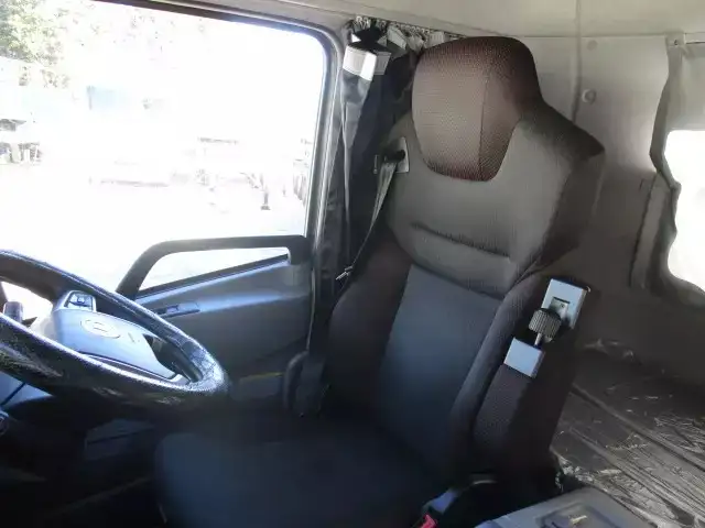 日産UD クオン 大型 トラクター ハイルーフ 1デフの中古トラック画像9