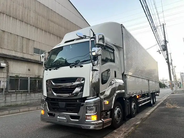 いすゞ ギガ 大型 ウイング ベッド 2PG-CYJ77Cの中古トラック画像1