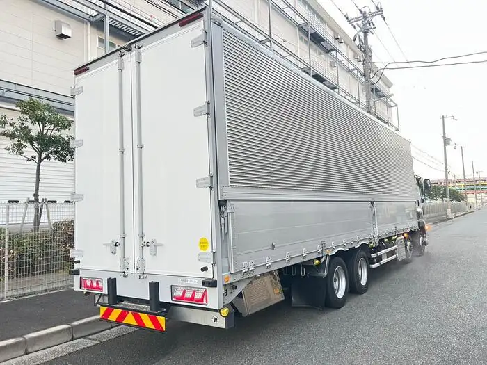いすゞ ギガ 大型 ウイング ベッド 2PG-CYJ77Cの中古トラック画像4