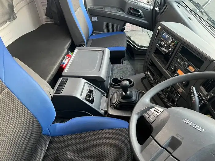 いすゞ ギガ 大型 ウイング ベッド 2PG-CYJ77Cの中古トラック画像11