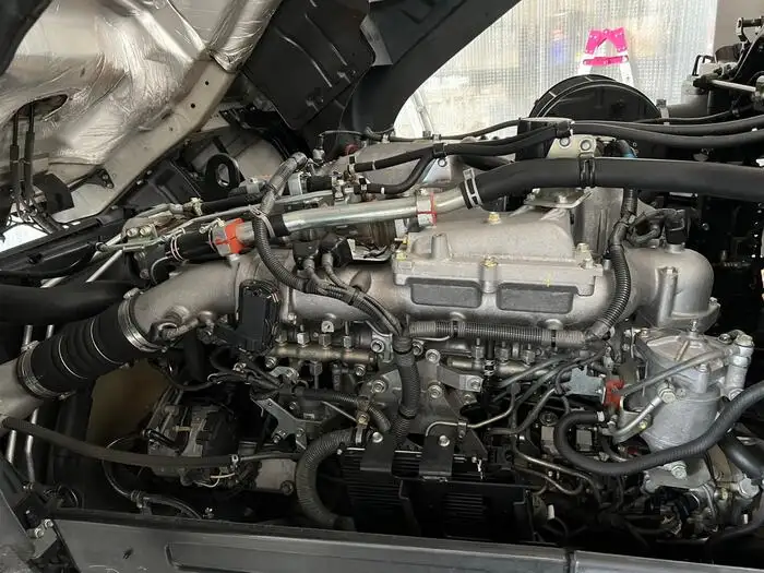 いすゞ ギガ 大型 ウイング ベッド 2PG-CYJ77Cの中古トラック画像18