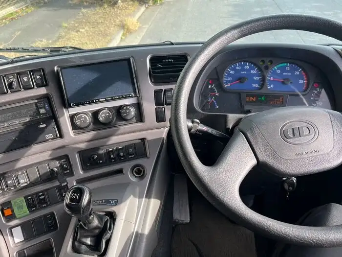 日産UD クオン 大型 トラクター ベッド QKG-GK6XABの中古トラック画像9