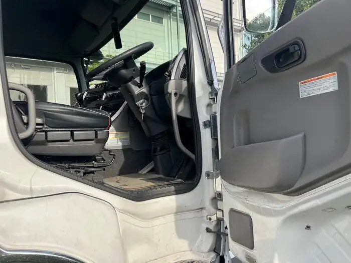日産UD クオン 大型 トラクター ベッド QKG-GK6XABの中古トラック画像8