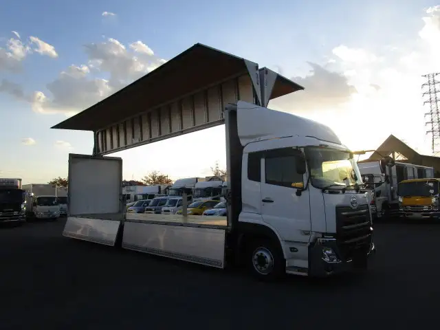 日産UD クオン 大型 ウイング エアサス ベッドの中古トラック画像9