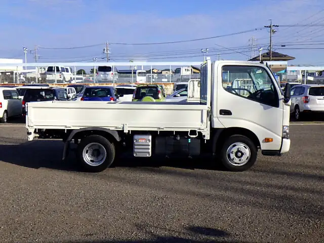 トヨタ ダイナ 小型 平ボディ 2RG-XZC605 R2の中古トラック画像2