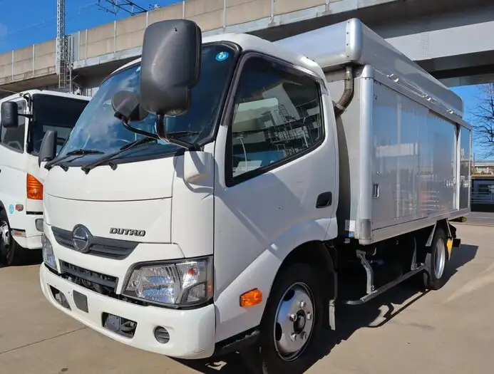 日野 デュトロ 小型 アルミバン ボトルカー TPG-XZU645Mの中古トラック画像1