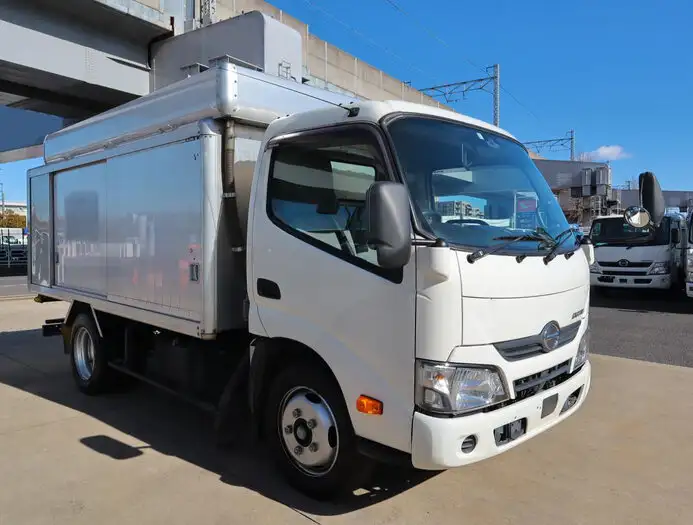 日野 デュトロ 小型 アルミバン ボトルカー TPG-XZU645Mの中古トラック画像2