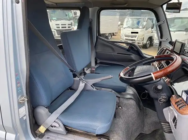 三菱 キャンター 小型 平ボディ Wキャブ 床鉄板の中古トラック画像11