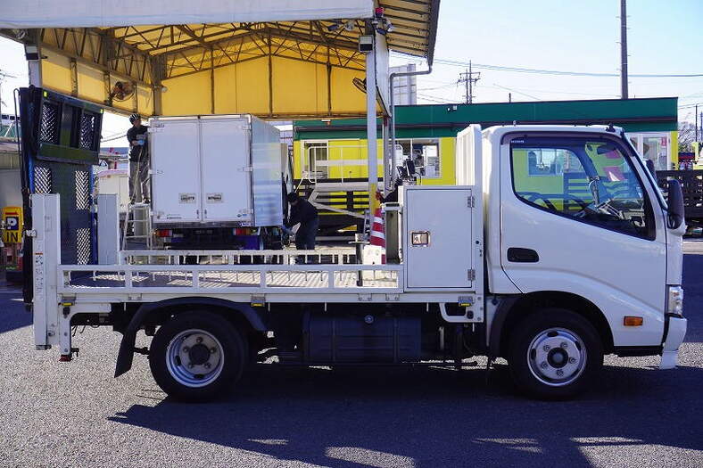 日野 デュトロ 小型 平ボディ パワーゲート 床鉄板｜画像2