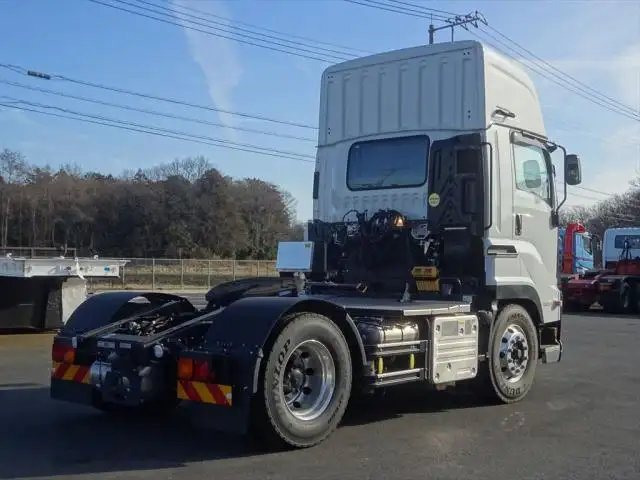 いすゞ ギガ 大型 トラクター ハイルーフ 1デフの中古トラック画像3