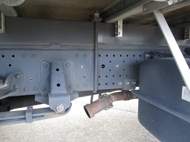 いすゞ エルフ 小型 アルミバン 床鉄板 シャッター式の中古トラック画像16
