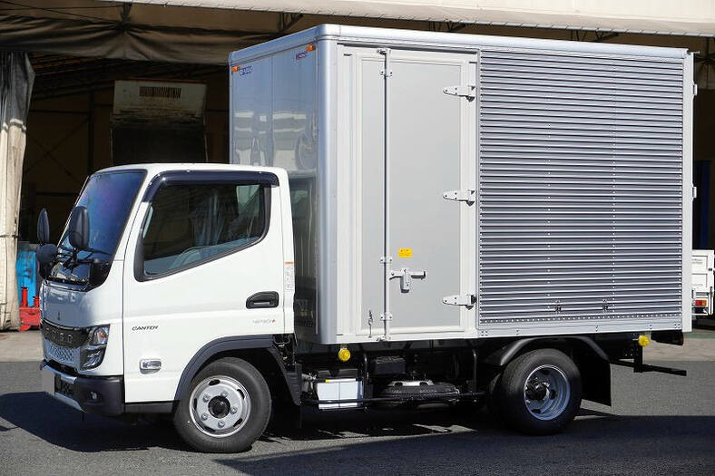 三菱 キャンター 小型 アルミバン 10尺 2RG-FBA20