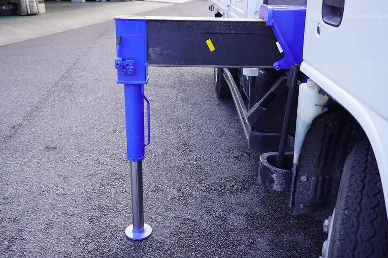 いすゞ エルフ 小型 クレーン付 4段 ラジコンの中古トラック画像9