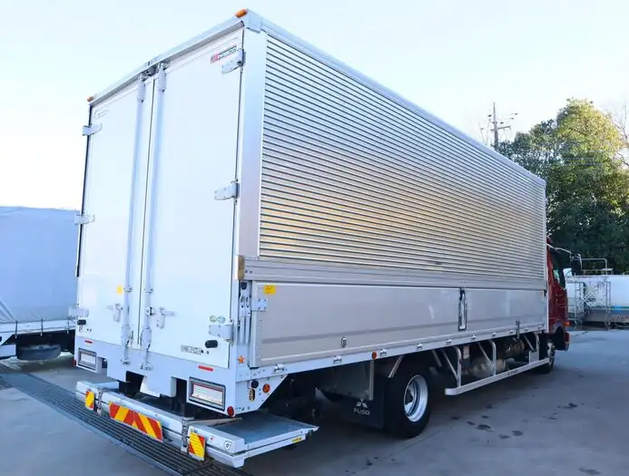 三菱 ファイター 中型/増トン ウイング パワーゲート 床鉄板の中古トラック画像3