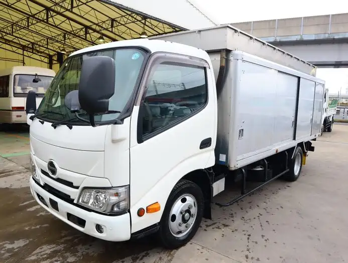 日野 デュトロ 小型 アルミバン ボトルカー 2RG-XZU655Mの中古トラック画像1