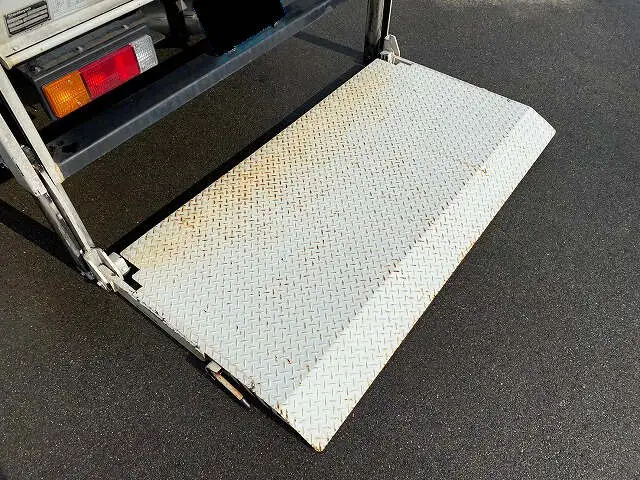 日産 アトラス 小型 平ボディ パワーゲート 床鉄板の中古トラック画像10