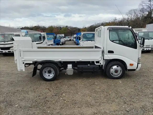 日野 デュトロ 小型 平ボディ パワーゲート TKG-XZU675Mの中古トラック画像3