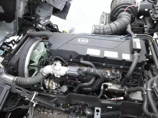 日産UD クオン 大型 ウイング ハイルーフ ベッドの中古トラック画像18