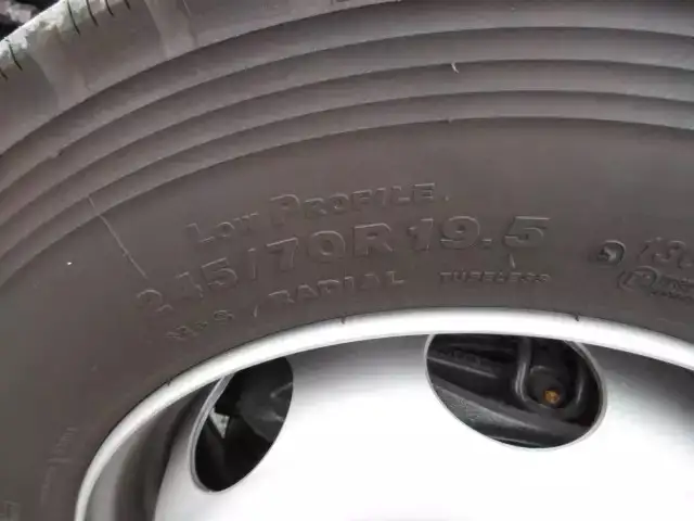 日産UD クオン 大型 ウイング ハイルーフ ベッドの中古トラック画像20