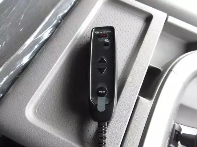 日産UD クオン 大型 ウイング ハイルーフ ベッドの中古トラック画像11