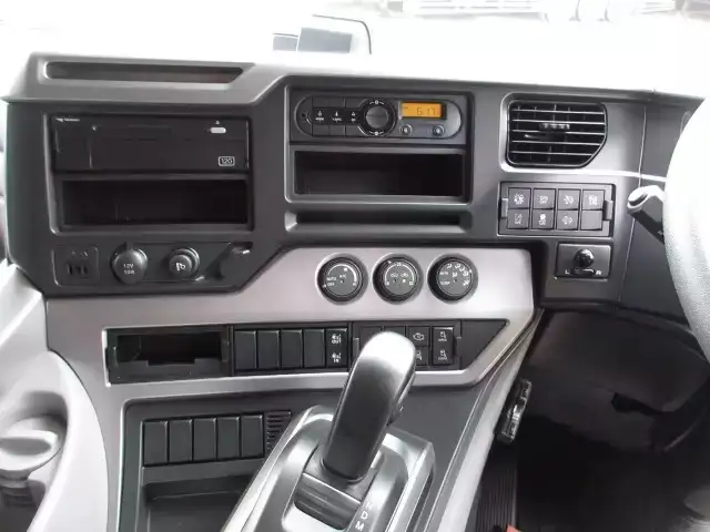 日産UD クオン 大型 ウイング ハイルーフ ベッドの中古トラック画像10