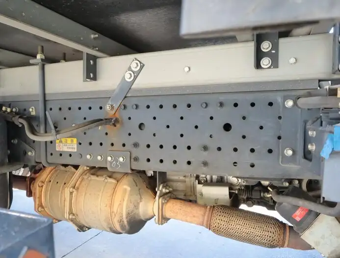 いすゞ エルフ 小型 冷凍冷蔵 中温 床ステンの中古トラック画像16