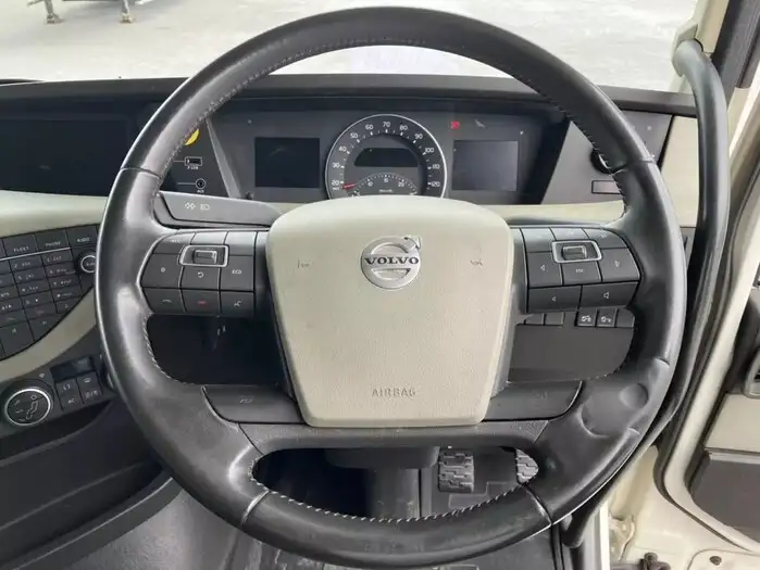 ボルボ トラック 大型 トラクター 1デフ ベッドの中古トラック画像10