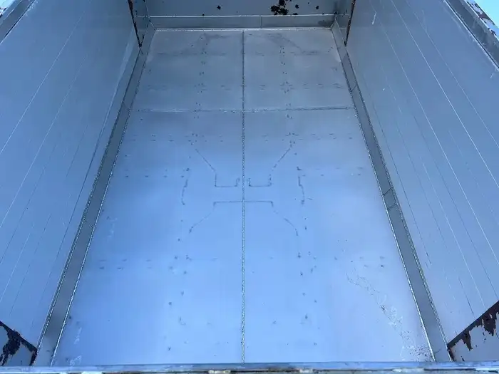 いすゞ フォワード 中型/増トン ダンプ 土砂禁 ステンレス張りの中古トラック画像9