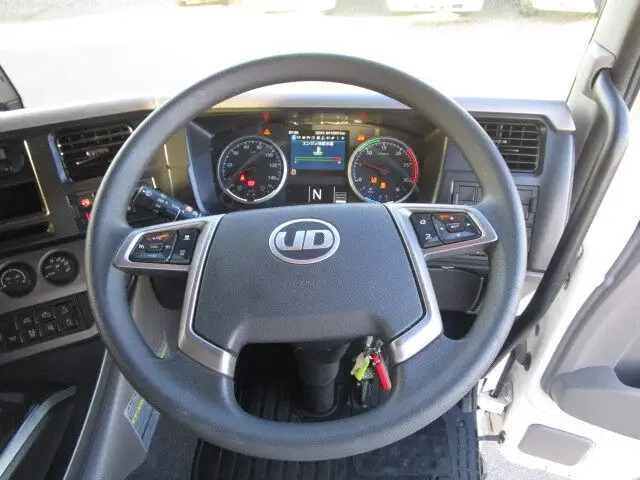日産UD クオン 大型 ウイング エアサス ベッドの中古トラック画像14