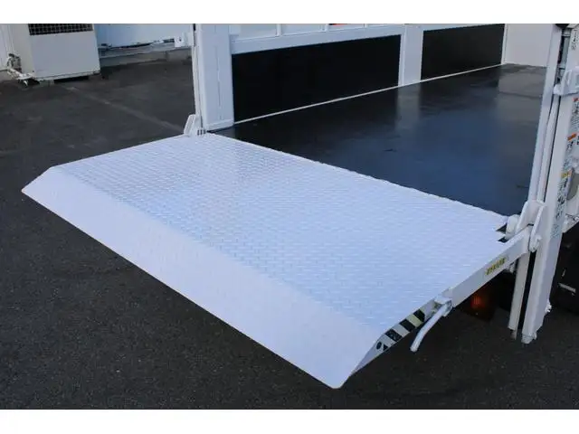 いすゞ エルフ 小型 平ボディ パワーゲート 床鉄板の中古トラック画像9