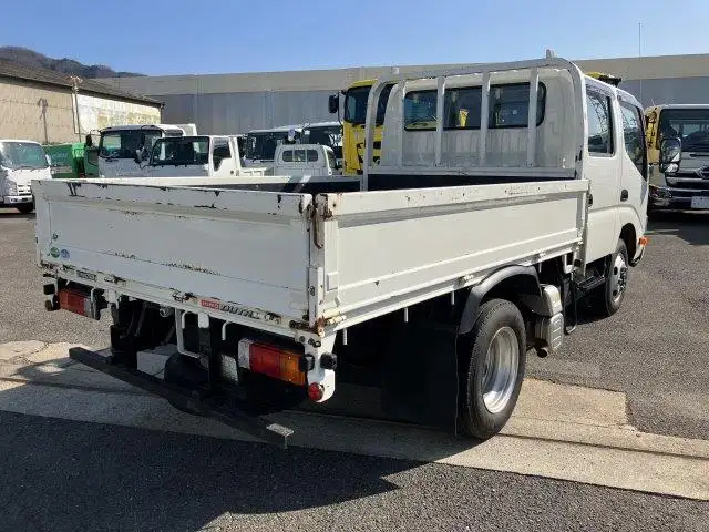 日野 デュトロ 小型 平ボディ Wキャブ TKG-XZU685Mの中古トラック画像2