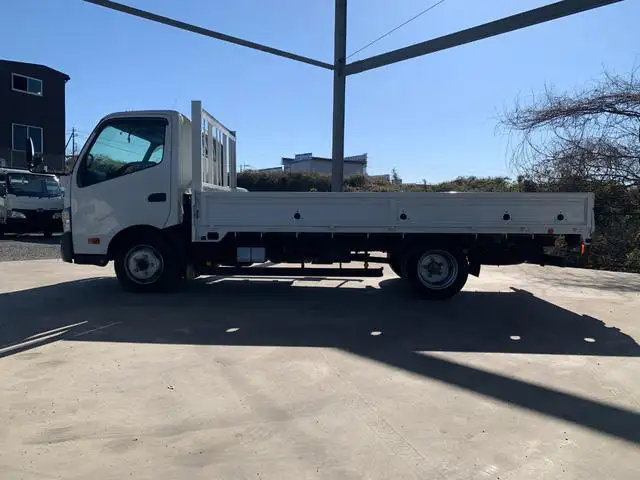 日野 デュトロ 小型 平ボディ  H23の中古トラック画像3