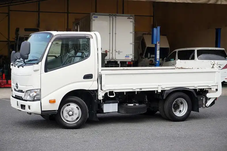 日野 デュトロ 小型 平ボディ パワーゲート 床鉄板の中古トラック画像1