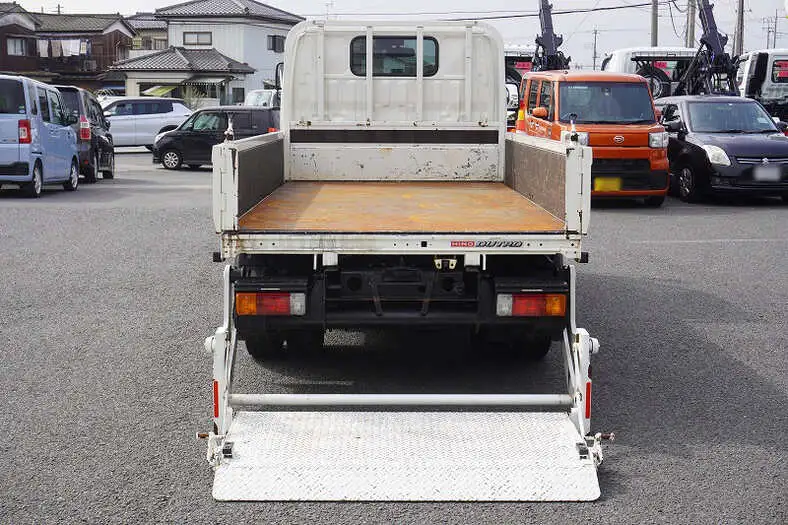 日野 デュトロ 小型 平ボディ パワーゲート 床鉄板の中古トラック画像4