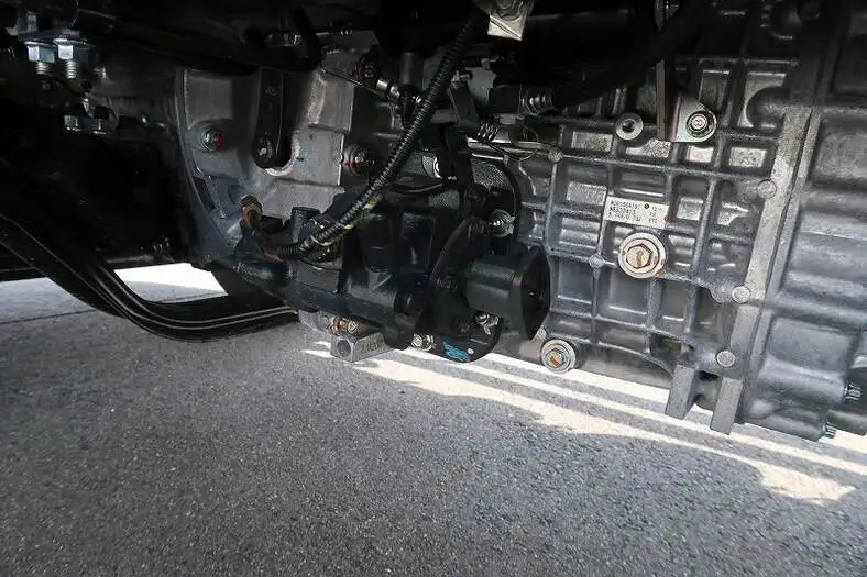 三菱 ファイター 中型/増トン 平ボディ ベッド 2KG-FK62FZの中古トラック画像12