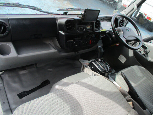 トヨタ ダイナ 小型 アルミバン サイドドア TPG-XZC605｜画像15