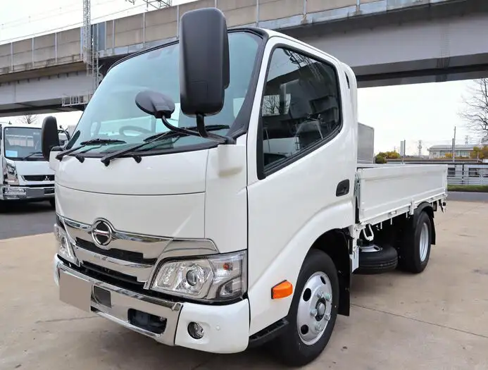 日野 デュトロ 小型 平ボディ 2RG-XZU605M R5の中古トラック画像1