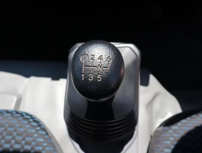 日野 デュトロ 小型 平ボディ 2RG-XZU605M R3の中古トラック画像11