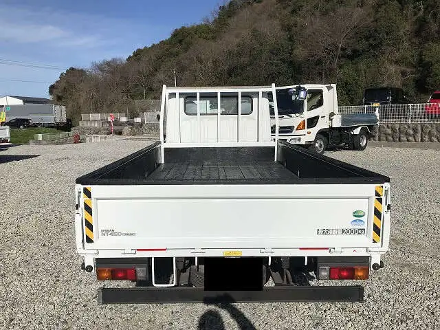 日産 アトラス 小型 平ボディ Wキャブ TPG-FEA2Wの中古トラック画像3
