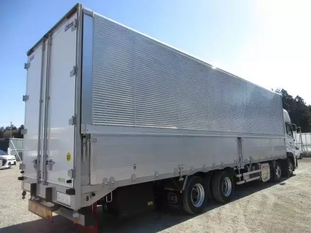 日産UD クオン 大型 ウイング ハイルーフ ベッドの中古トラック画像2