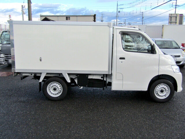 トヨタ タウンエース 小型 冷凍冷蔵 中温 5BF-S403Uの中古トラック画像2