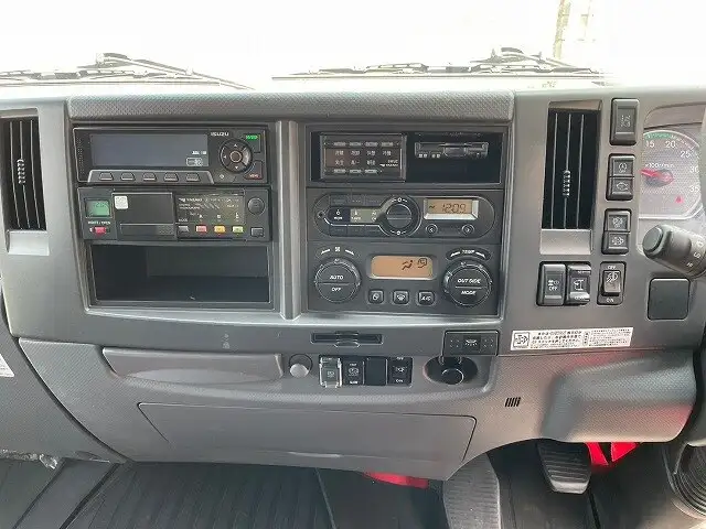 いすゞ フォワード 中型/増トン ウイング エアサス ベッドの中古トラック画像14